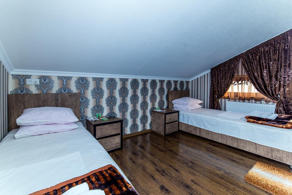 Hotel Guglux &Wine Cellar Телави Екстериор снимка