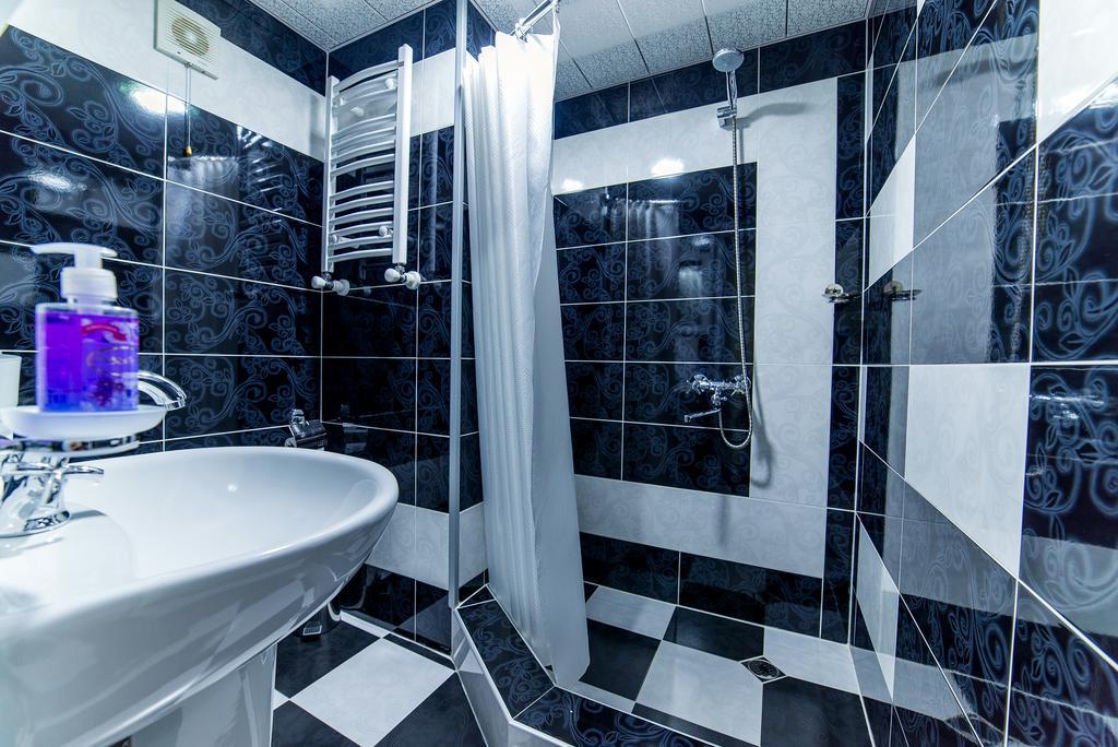 Hotel Guglux &Wine Cellar Телави Екстериор снимка