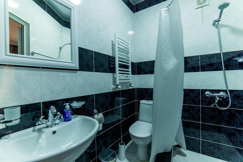 Hotel Guglux &Wine Cellar Телави Екстериор снимка