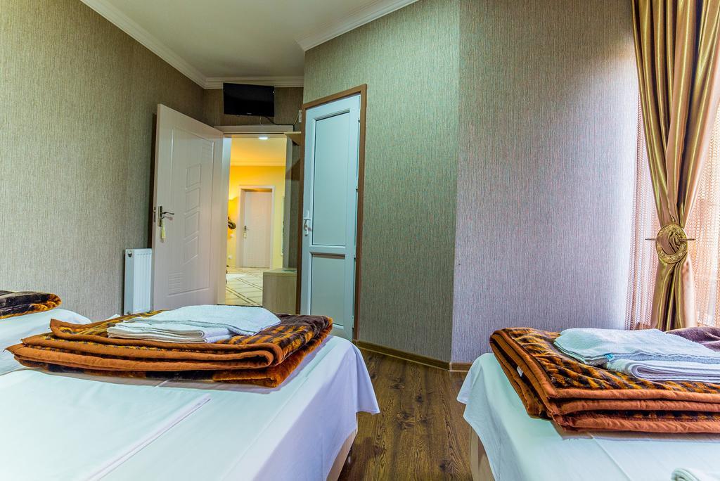 Hotel Guglux &Wine Cellar Телави Екстериор снимка