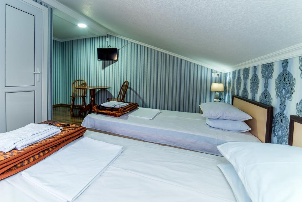 Hotel Guglux &Wine Cellar Телави Екстериор снимка