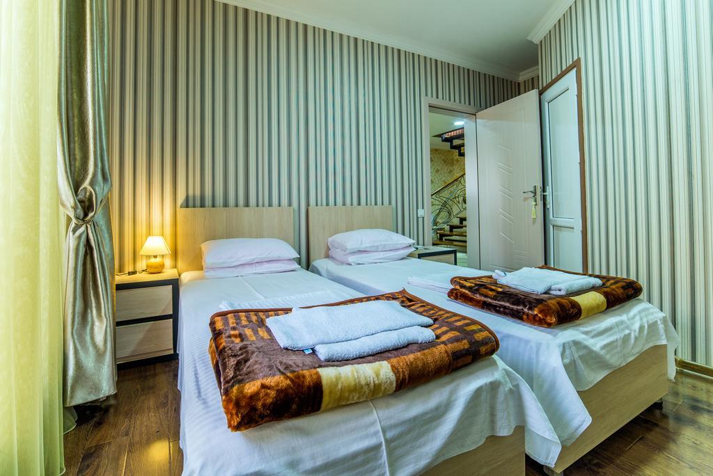 Hotel Guglux &Wine Cellar Телави Екстериор снимка