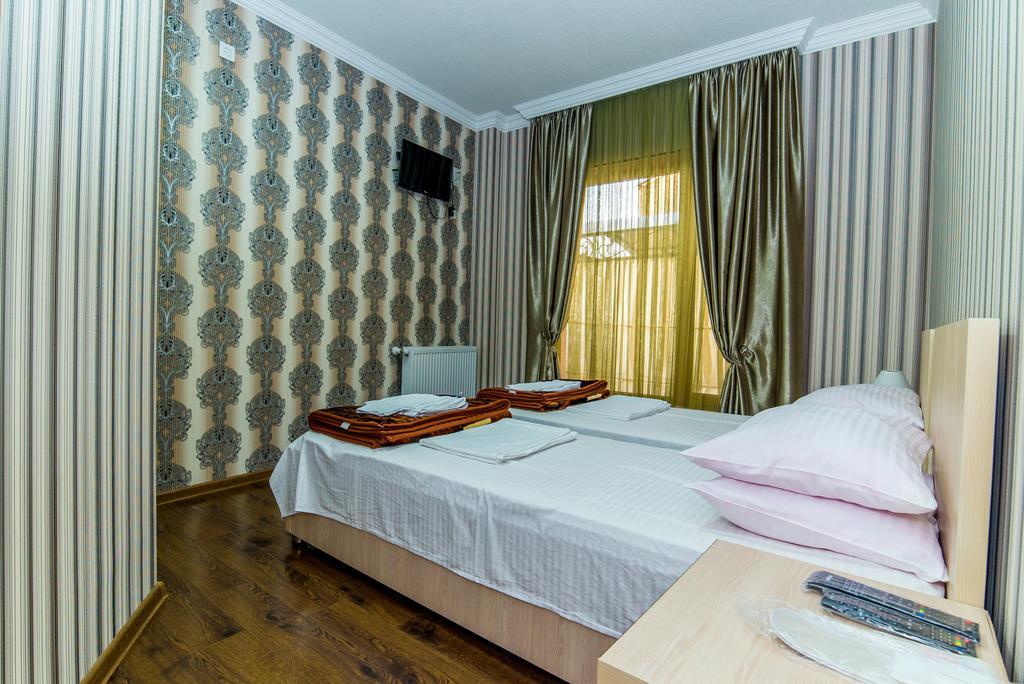 Hotel Guglux &Wine Cellar Телави Екстериор снимка