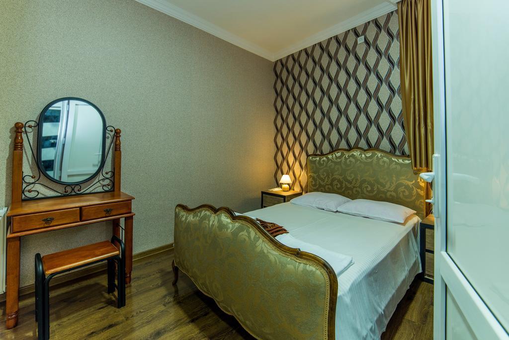 Hotel Guglux &Wine Cellar Телави Екстериор снимка