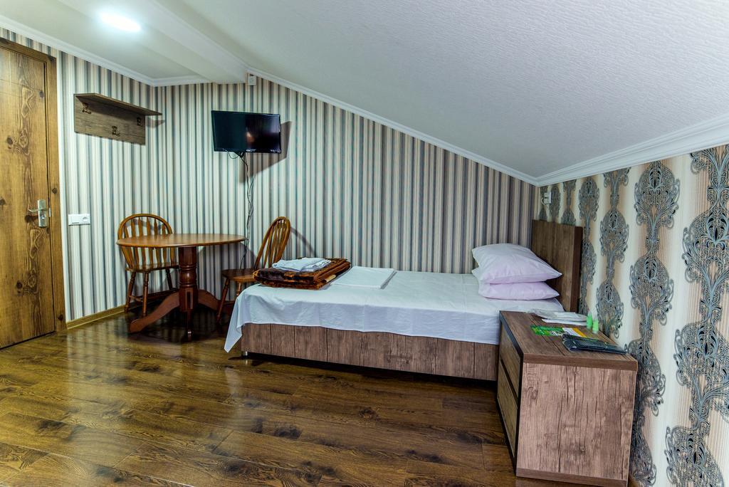 Hotel Guglux &Wine Cellar Телави Екстериор снимка